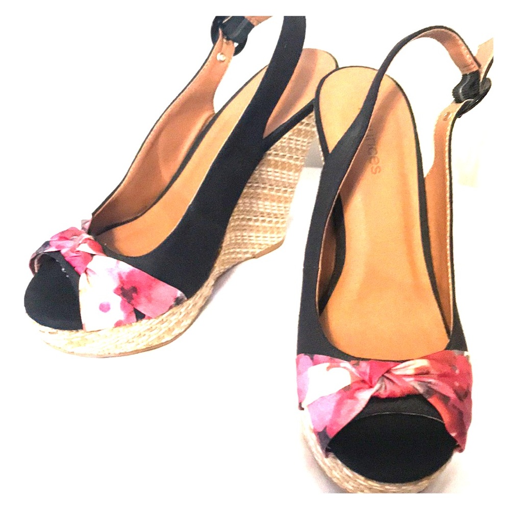 Like NEW Floral Wedge Sandals 👡